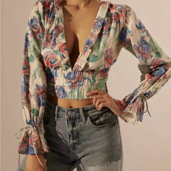 Anthropologie Tops - Anthropologie size large floral plunging v neck crop top